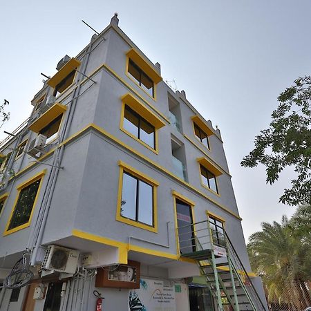 Oyo 24833 Hotel Silver Daman Exteriér fotografie