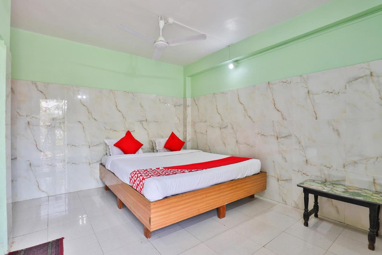 Oyo 24833 Hotel Silver Daman Exteriér fotografie