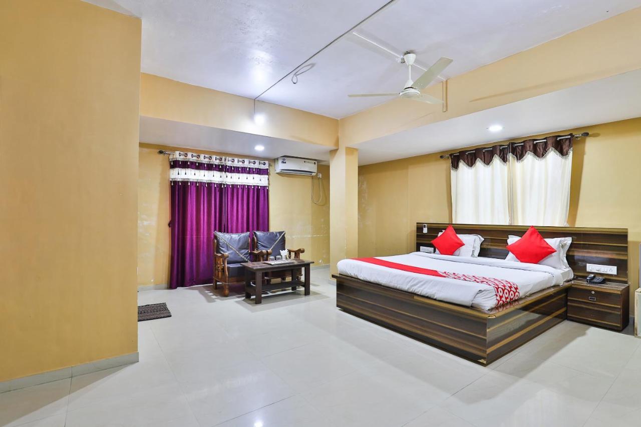 Oyo 24833 Hotel Silver Daman Exteriér fotografie