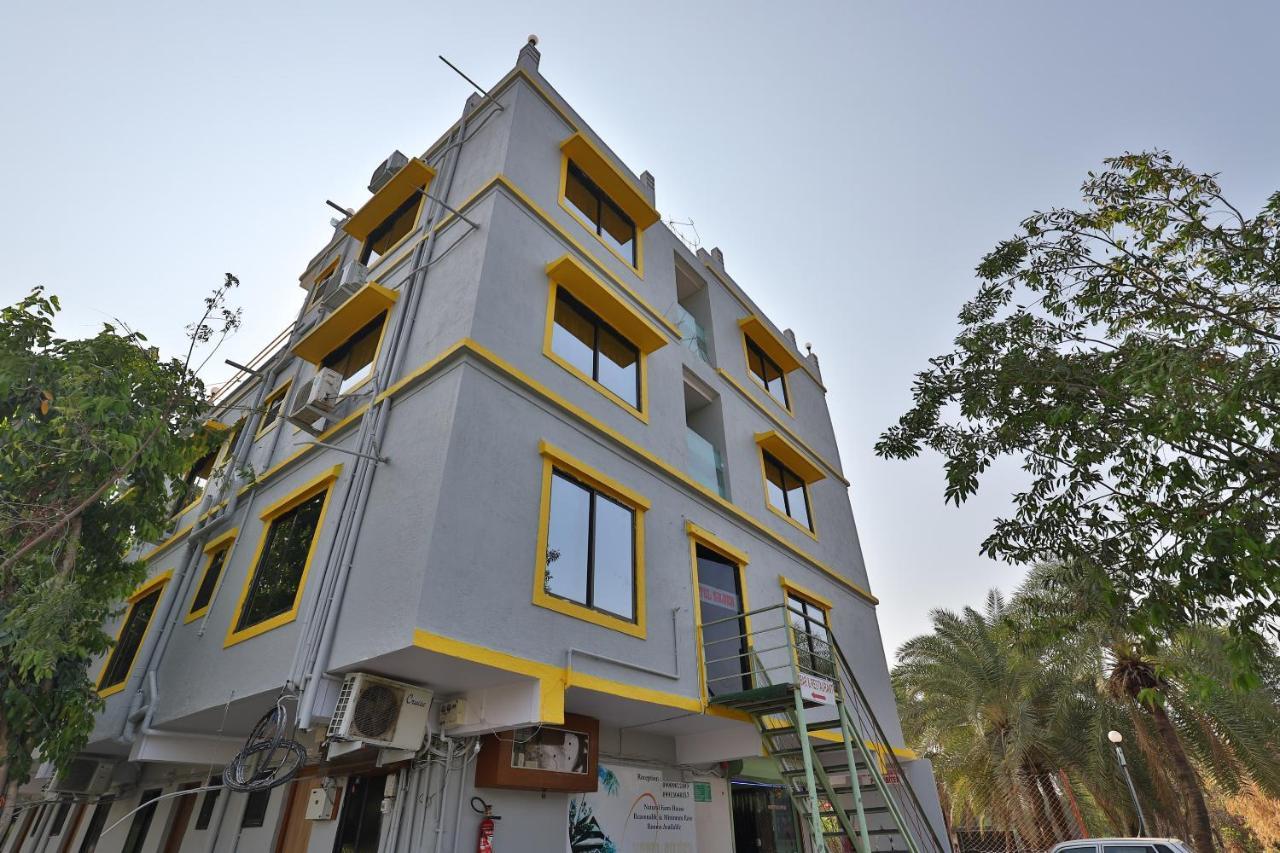 Oyo 24833 Hotel Silver Daman Exteriér fotografie