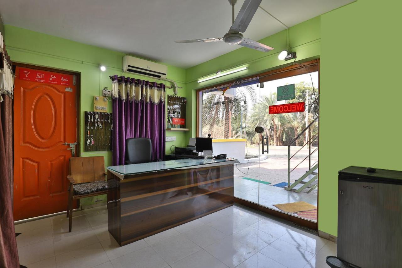 Oyo 24833 Hotel Silver Daman Exteriér fotografie